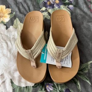 Reef platform flip flops size 6